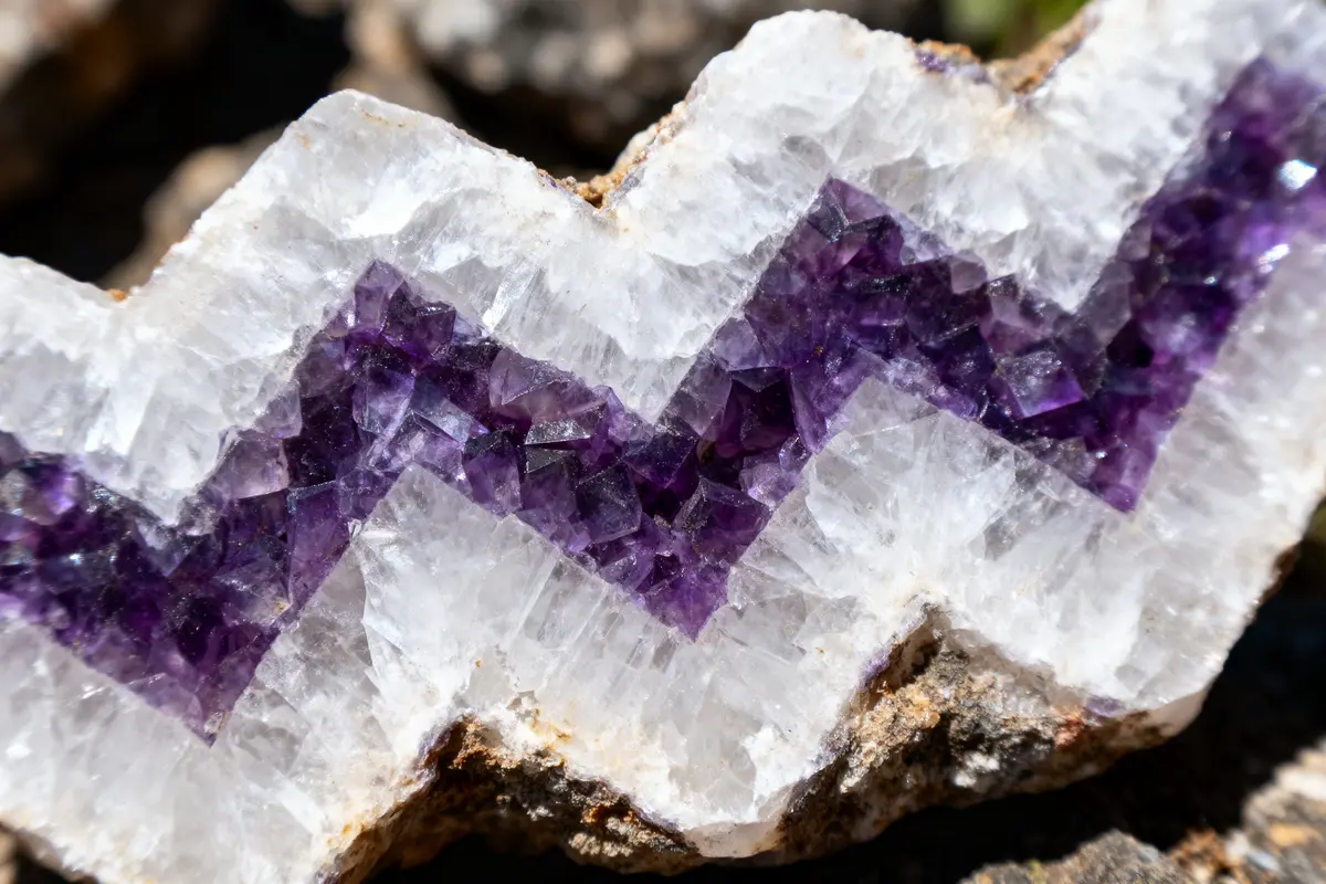Améthyste à Chevrons : Quelles Sont Ses Vertus Et Significations ?