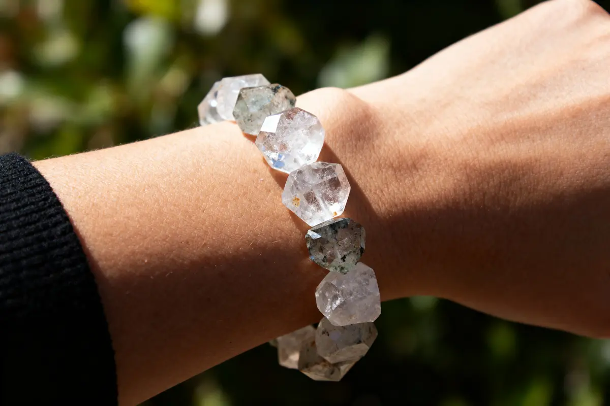 Bracelet cristal de roche : Énergie, pureté et style unique !