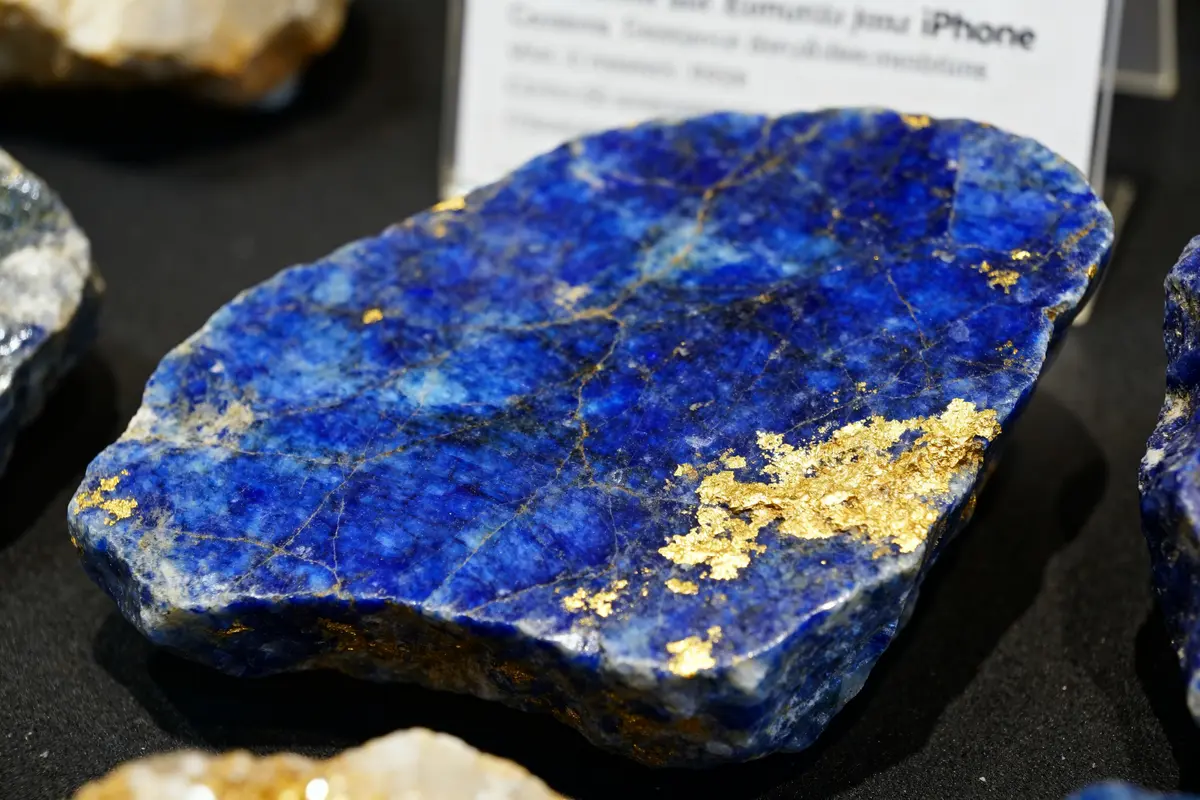 Lapis Lazuli : vertus, propriétés et bienfaits essentiels