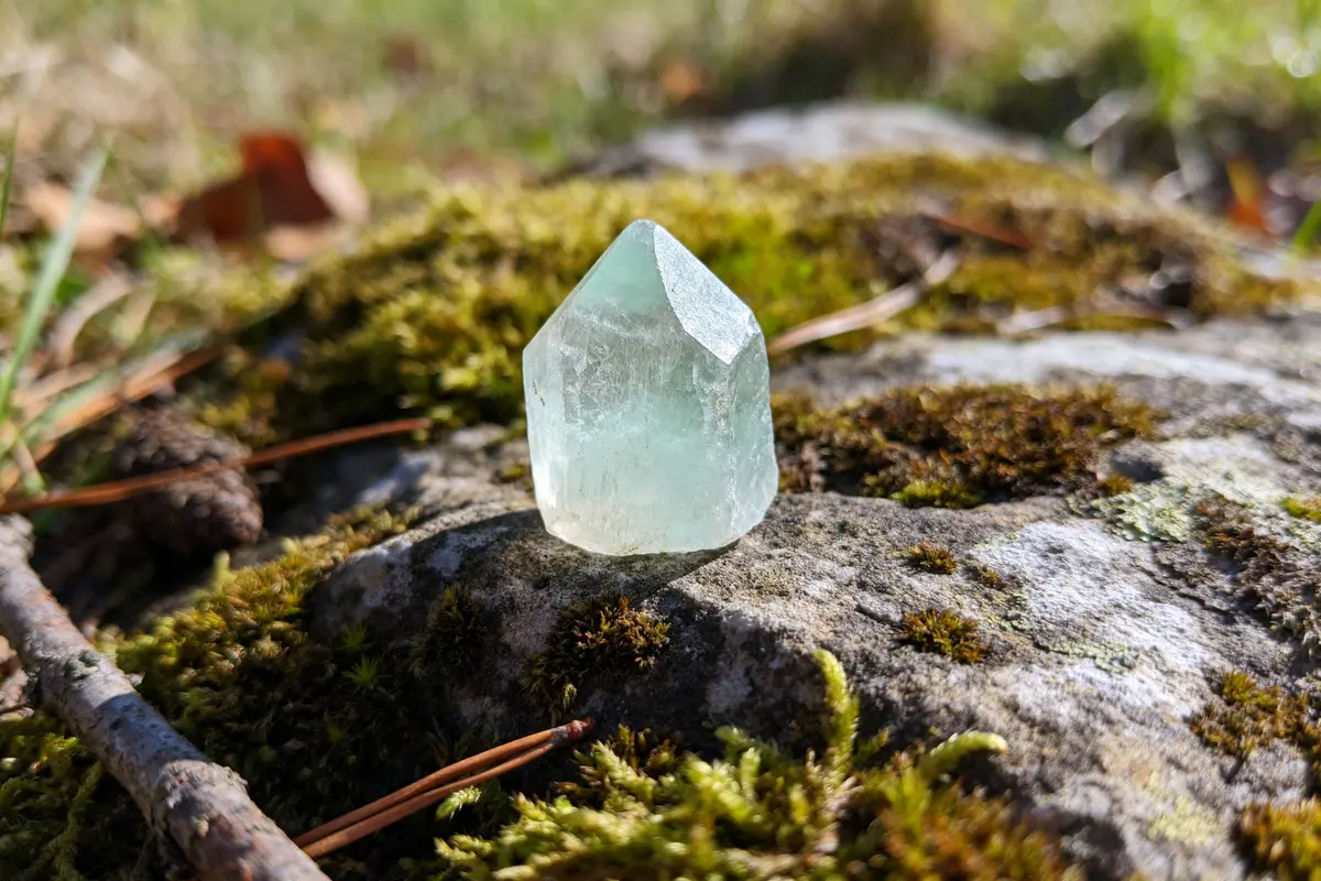Sélénite vertus : propriétés, purification et bienfaits
